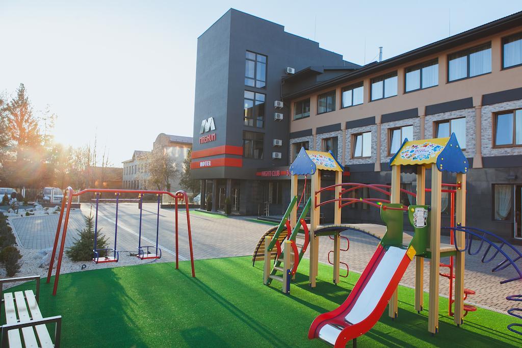 Magnum Hotell Berehove  Exteriör bild