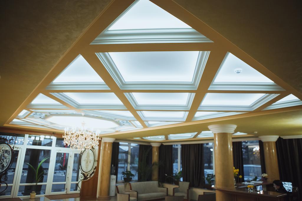 Magnum Hotell Berehove  Exteriör bild